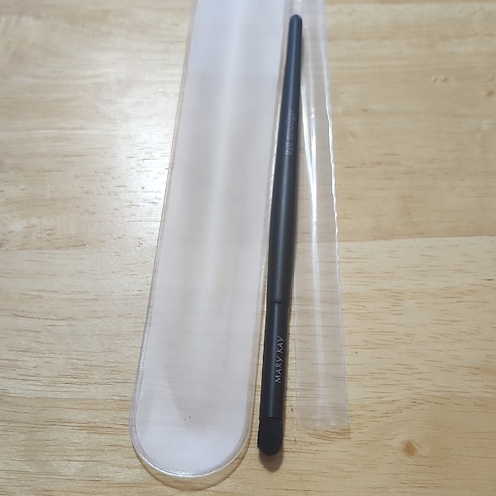 Mary Kay Black Makeup Brush, eye smudger, new in case